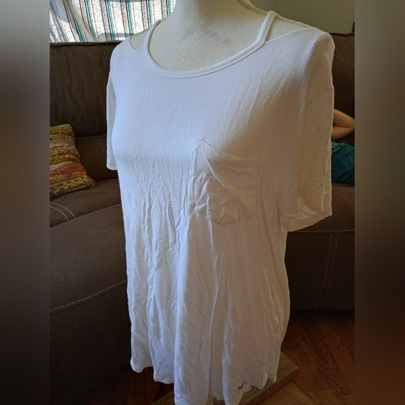 Hollister t shirt - Picture 2 of 6